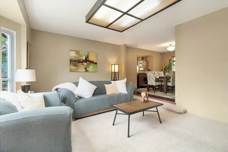 13124 63 AVENUE - photo 3 of 25