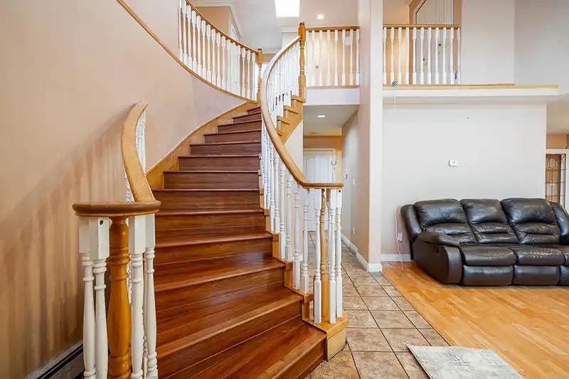 13107 74 AVENUE - photo 3 of 22