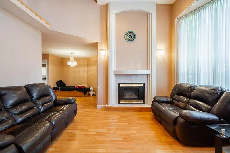 13107 74 AVENUE - photo 4 of 22