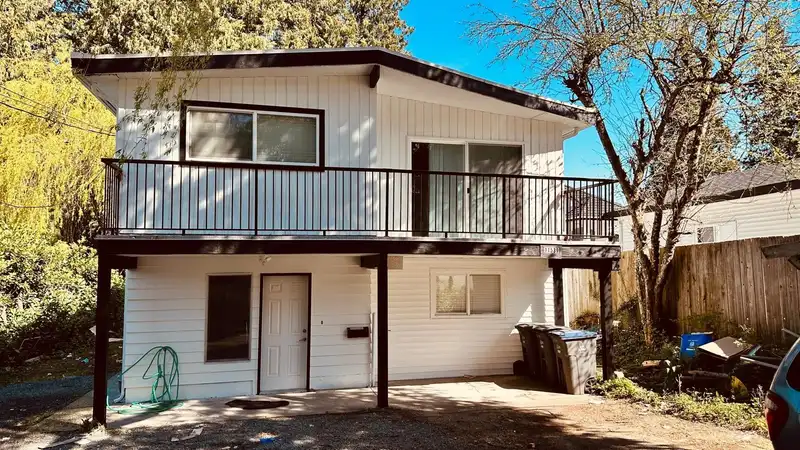 11539 96 AVENUE - photo 1 of 24