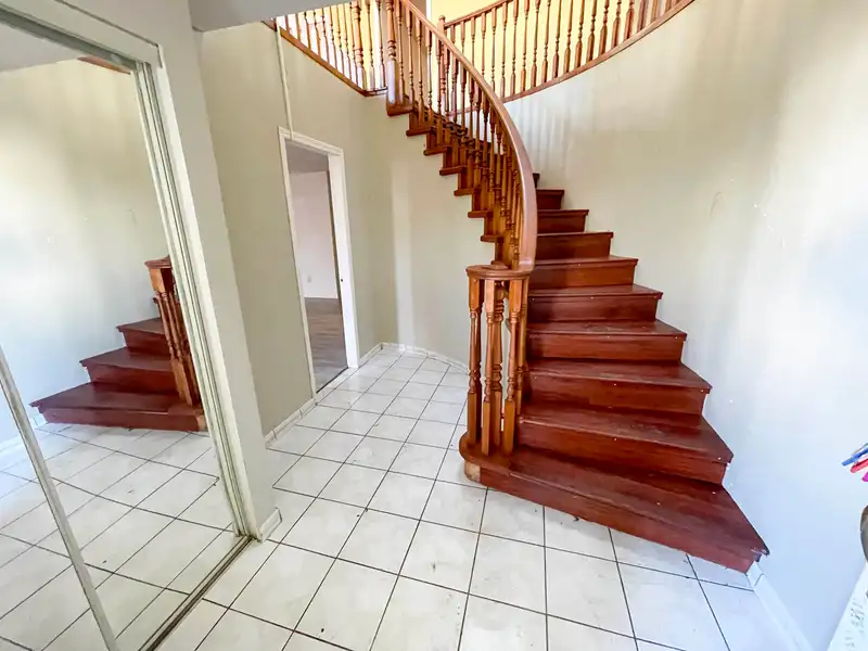 12476 75A AVENUE - photo 2 of 31