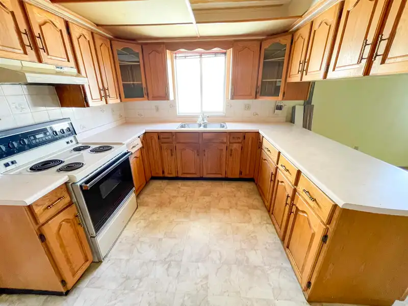 12476 75A AVENUE - photo 3 of 31