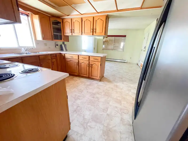 12476 75A AVENUE - photo 4 of 31
