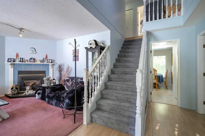 13747 63A AVENUE - photo 4 of 40