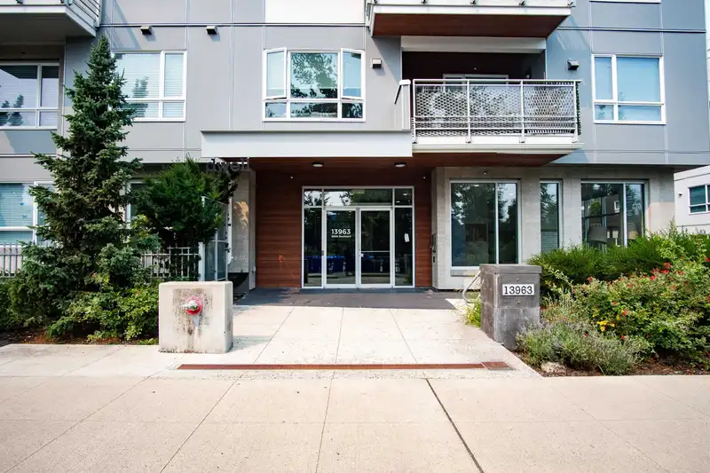 218 13963 105 BOULEVARD - photo 3 of 40