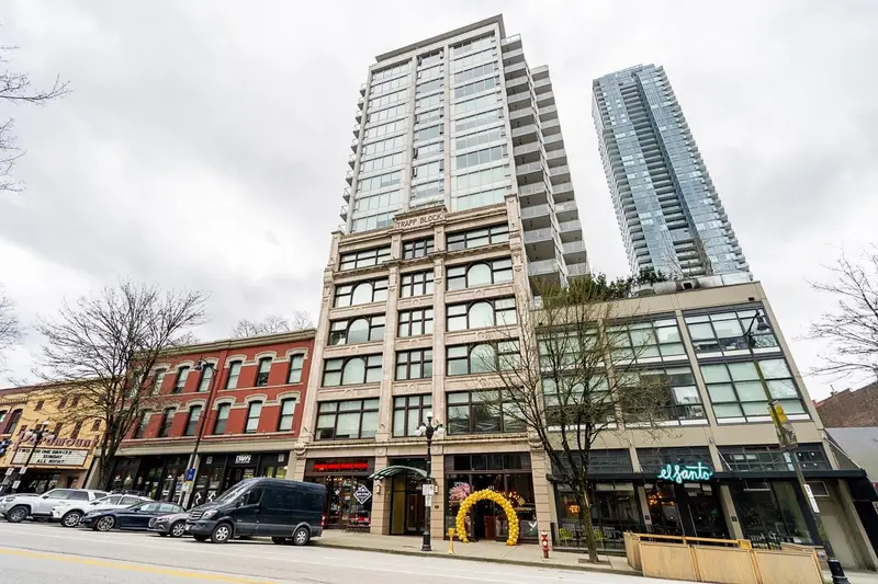 1104 668 COLUMBIA STREET - photo 2 of 25