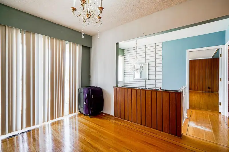 13792 112 AVENUE - photo 4 of 39