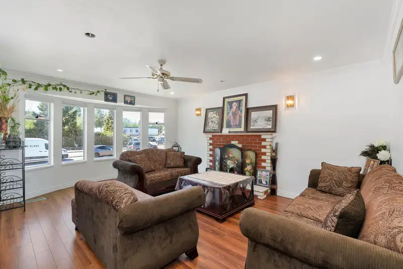 8724 128 STREET - photo 3 of 18