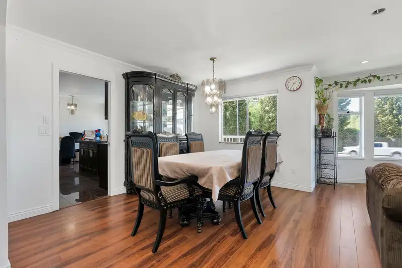 8724 128 STREET - photo 4 of 18