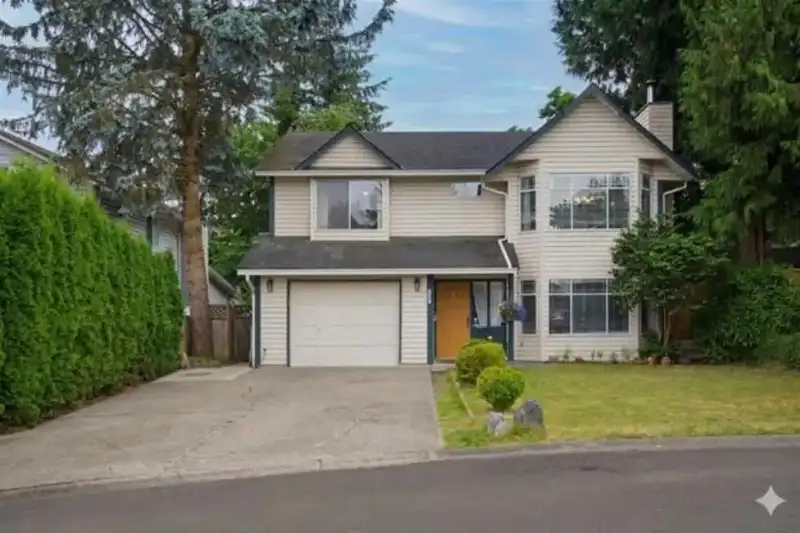 6079 173A STREET - photo 1 of 25