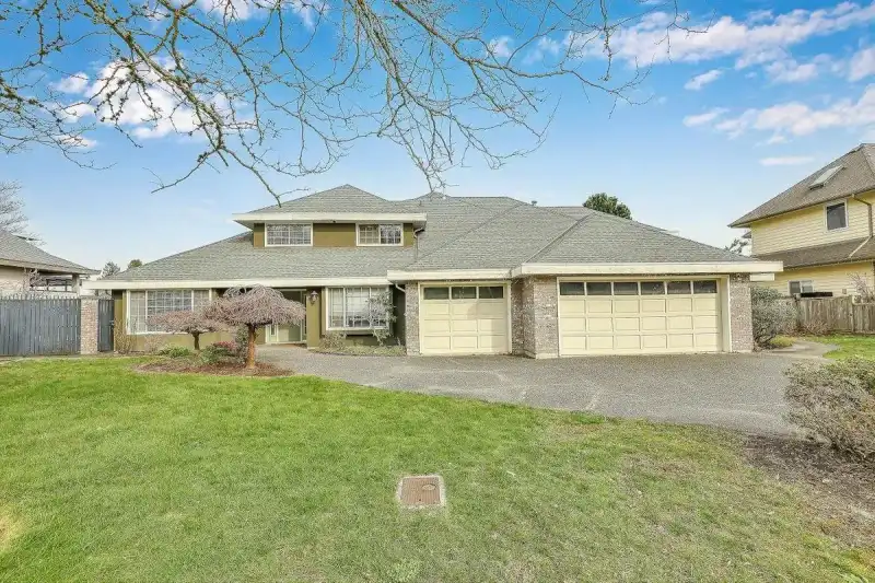 9312 163 STREET - photo 1 of 40