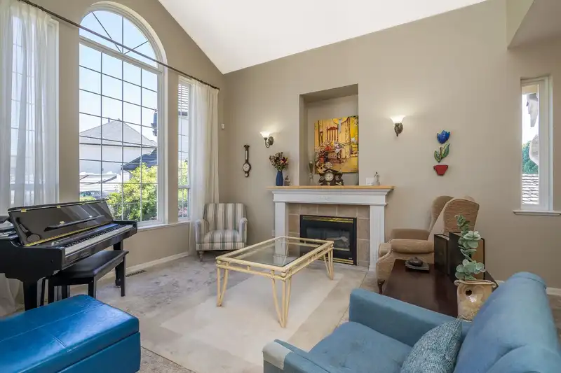 18070 68A AVENUE - photo 3 of 39