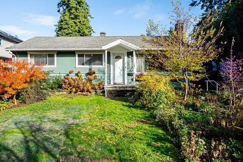 10098 PARK DRIVE - photo 1 of 35