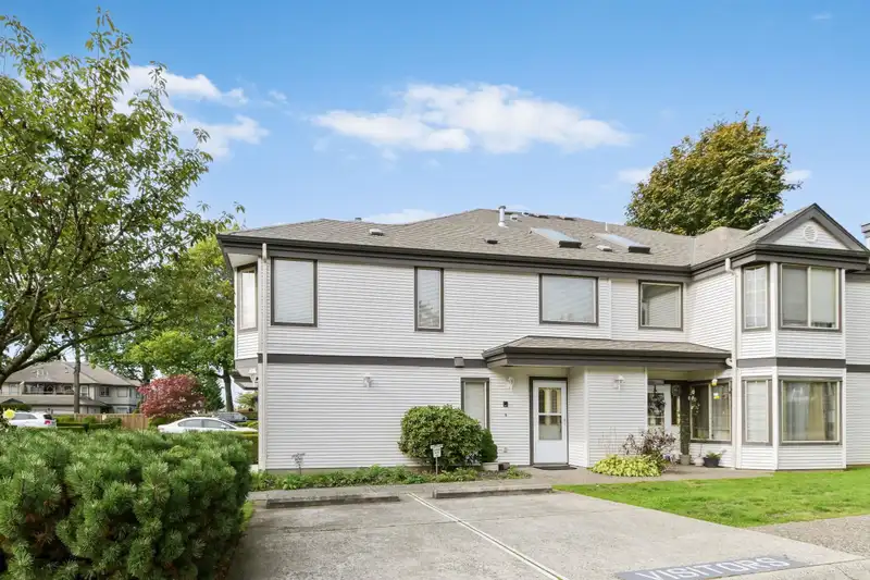 50 15840 84 AVENUE - photo 1 of 35