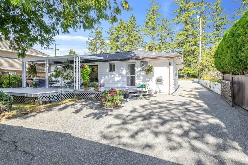 14022 92 AVENUE - photo 3 of 20