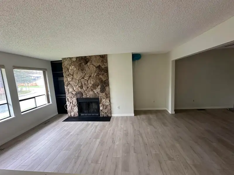 13407 67 AVENUE - photo 3 of 18