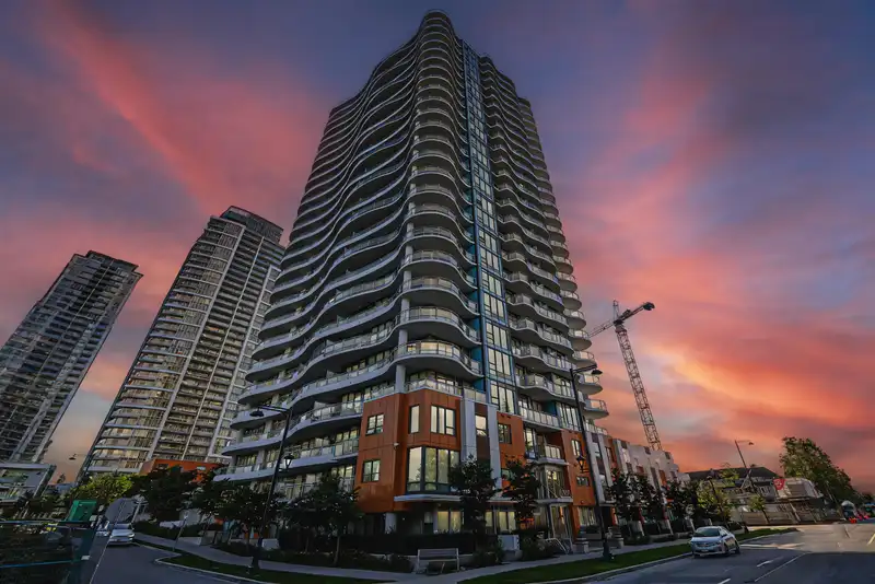 602 13318 104 AVENUE - photo 1 of 37