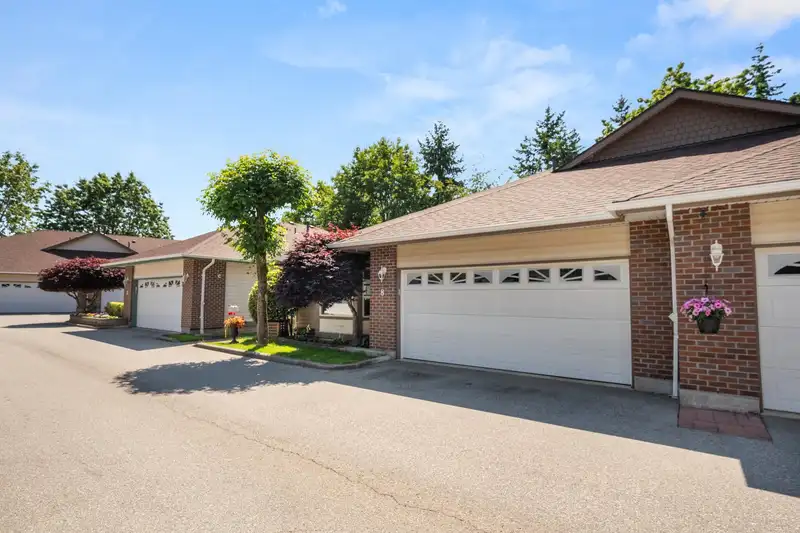 8 18939 65 AVENUE - photo 3 of 40