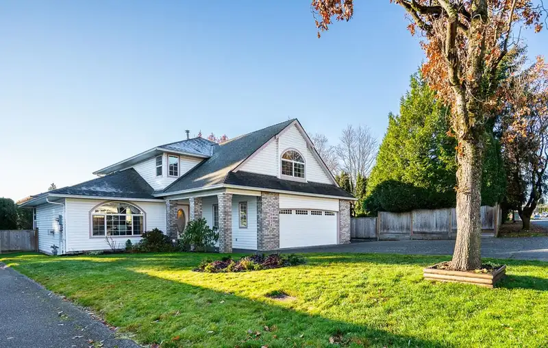 19036 62 AVENUE - photo 1 of 39