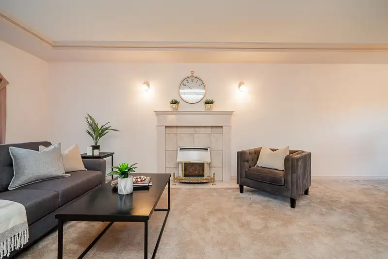 19036 62 AVENUE - photo 4 of 39