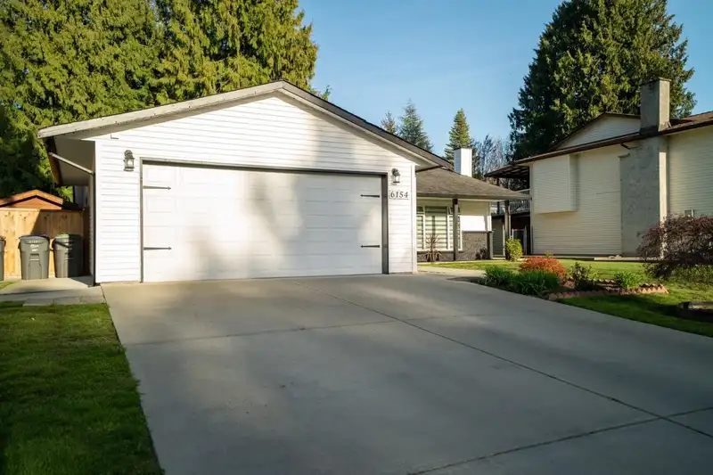 6154 130B STREET - photo 3 of 22