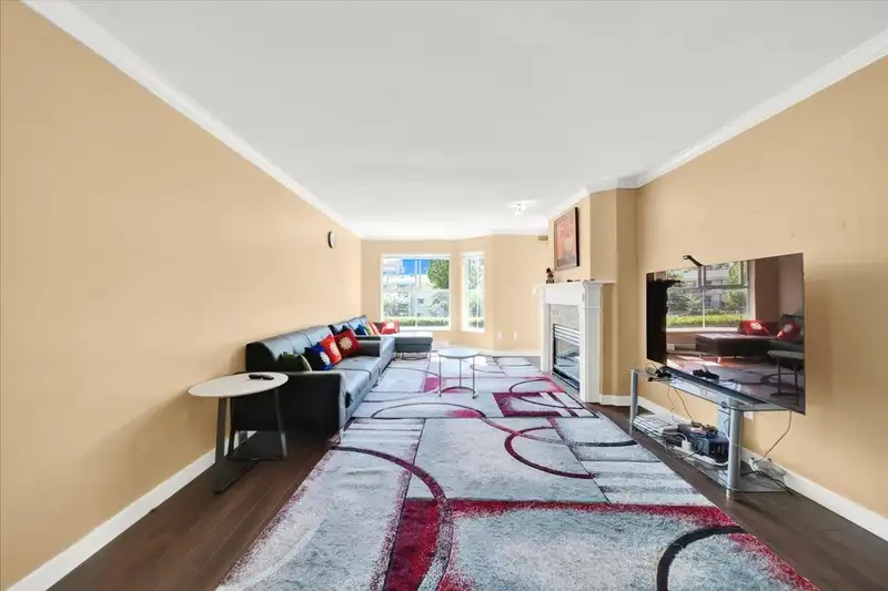 210 15130 108 AVENUE - photo 2 of 35