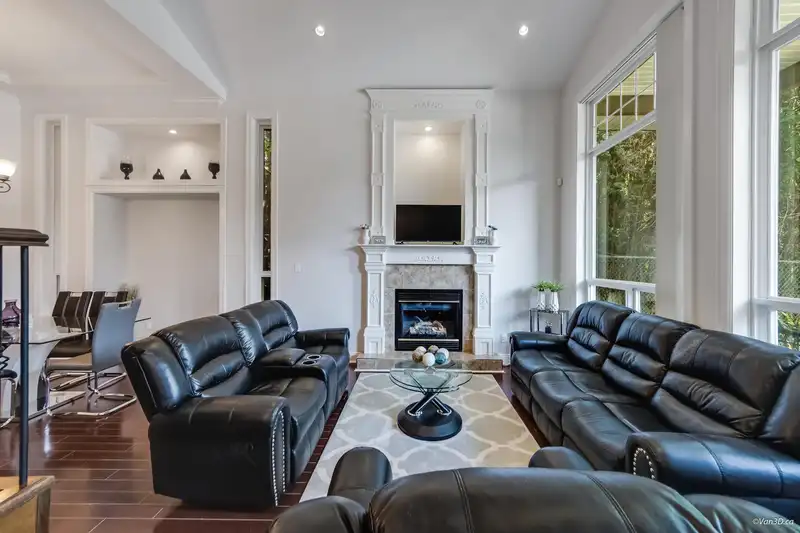 7506 143C STREET - photo 2 of 27