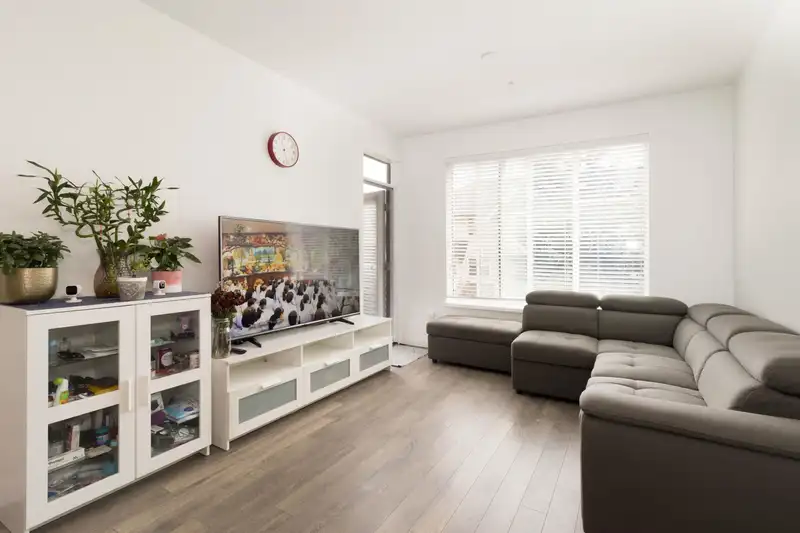 213 15835 85 AVENUE - photo 1 of 24