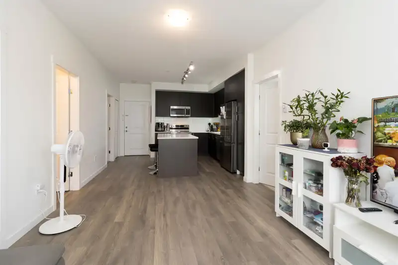 213 15835 85 AVENUE - photo 2 of 24