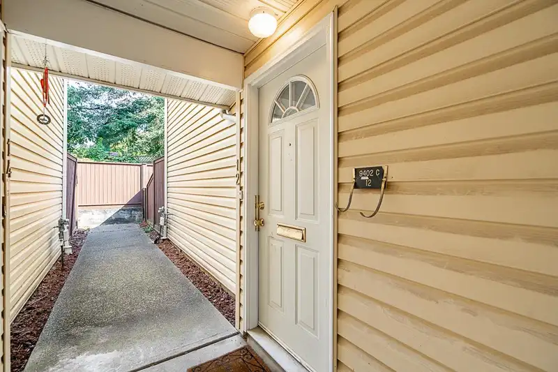 12 9402 122 STREET - photo 4 of 28