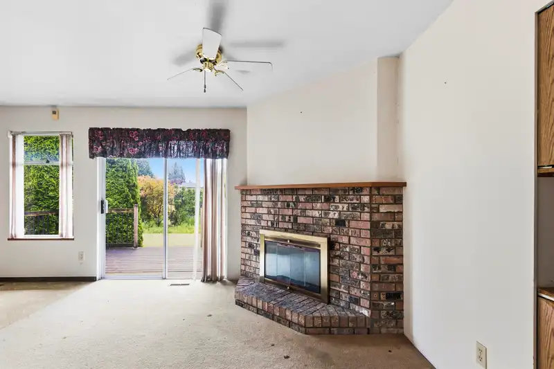 9381 139 STREET - photo 3 of 29