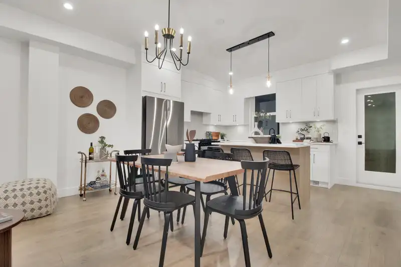 22 12770 105 AVENUE - photo 1 of 35