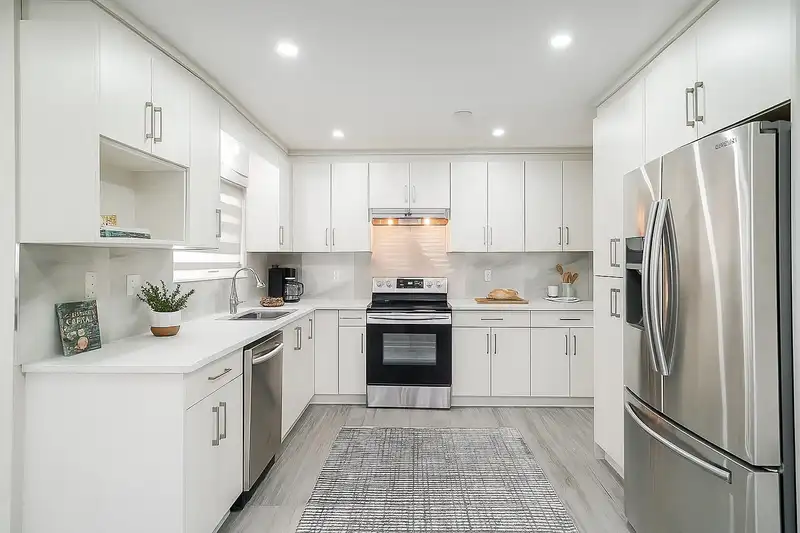 13429 68 AVENUE - photo 4 of 9