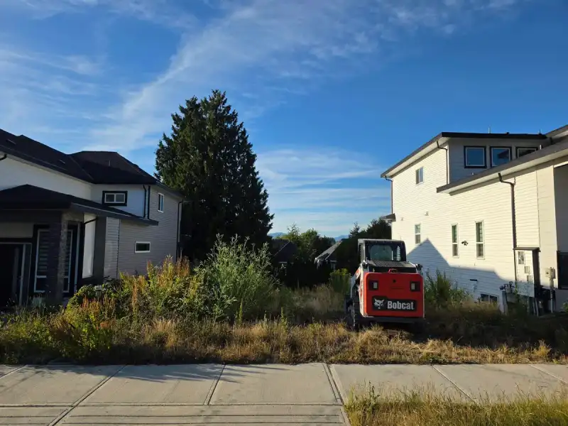 13947 60A AVENUE - photo 1 of 3
