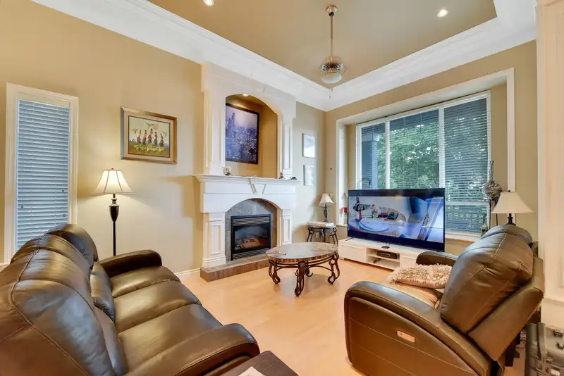 11049 159 STREET - photo 2 of 39