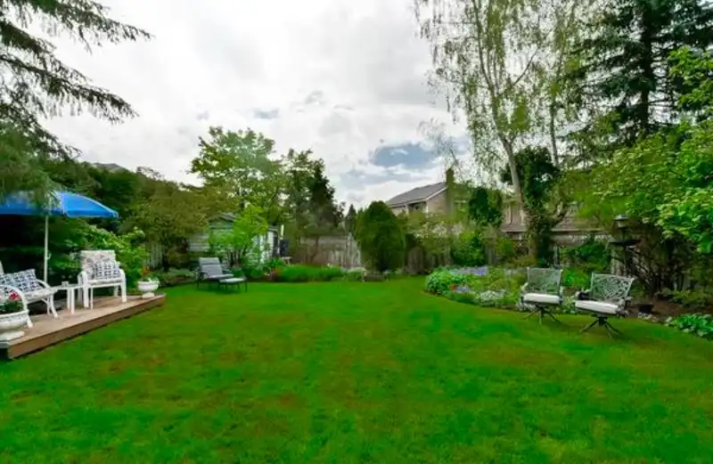 16386 S GLENWOOD CRESCENT - photo 1 of 20