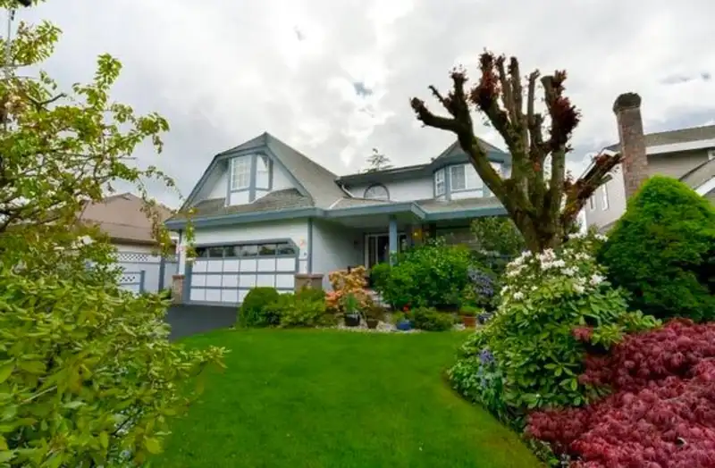 16386 S GLENWOOD CRESCENT - photo 2 of 20