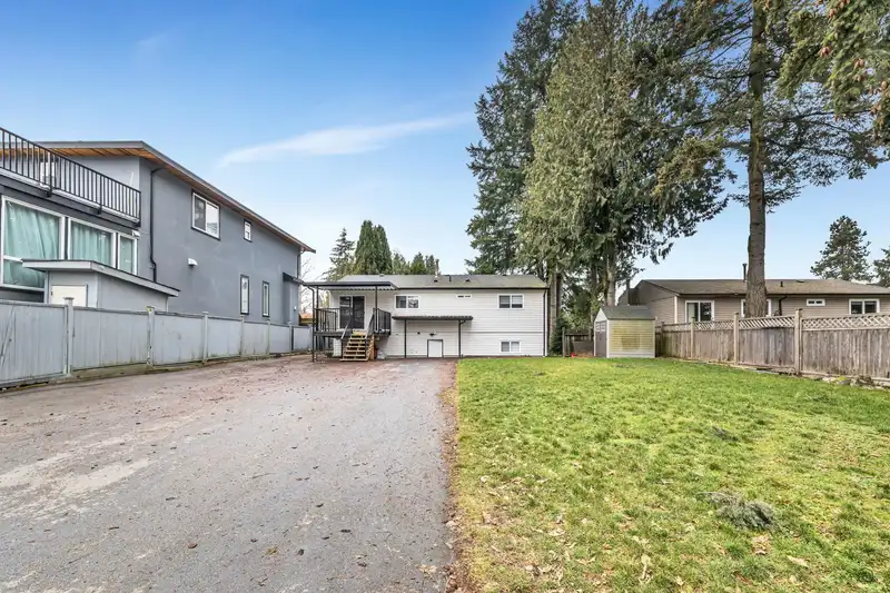 15079 87B AVENUE - photo 3 of 10