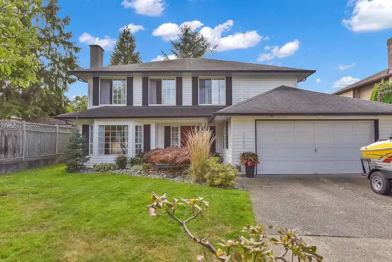 15368 112 AVENUE - photo 1 of 40