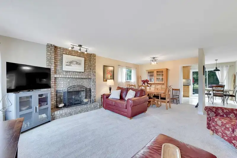 15368 112 AVENUE - photo 2 of 40
