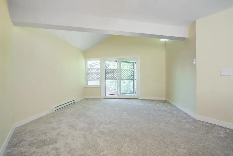 204 13858 102ND AVENUE - photo 4 of 26