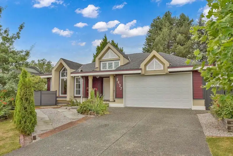 8427 142 STREET - photo 1 of 39