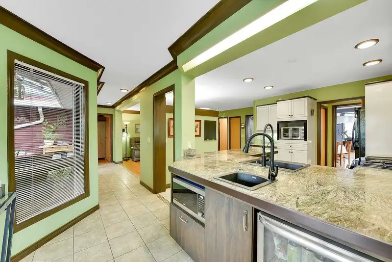 8427 142 STREET - photo 4 of 39