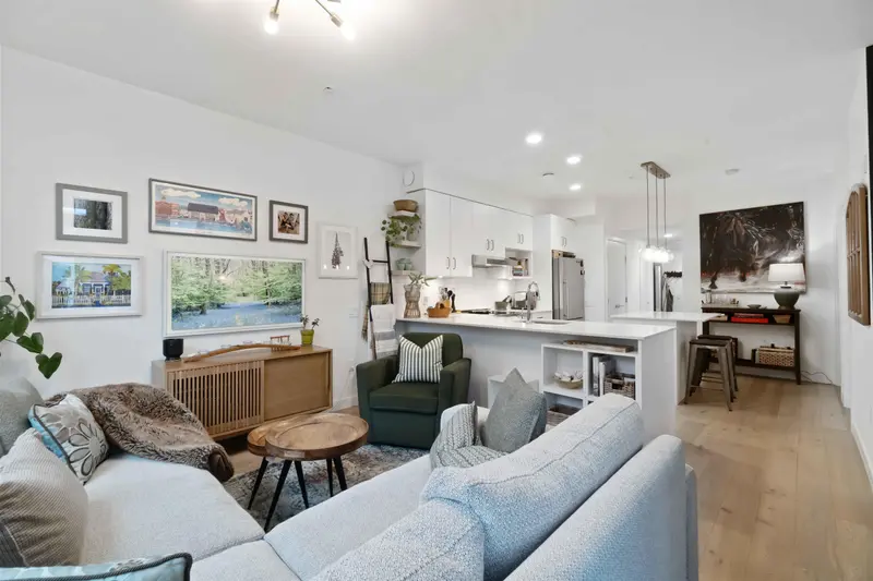 403 2137 CHESTERFIELD AVENUE - photo 4 of 25