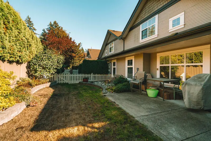 19 14877 33 AVENUE - photo 2 of 25