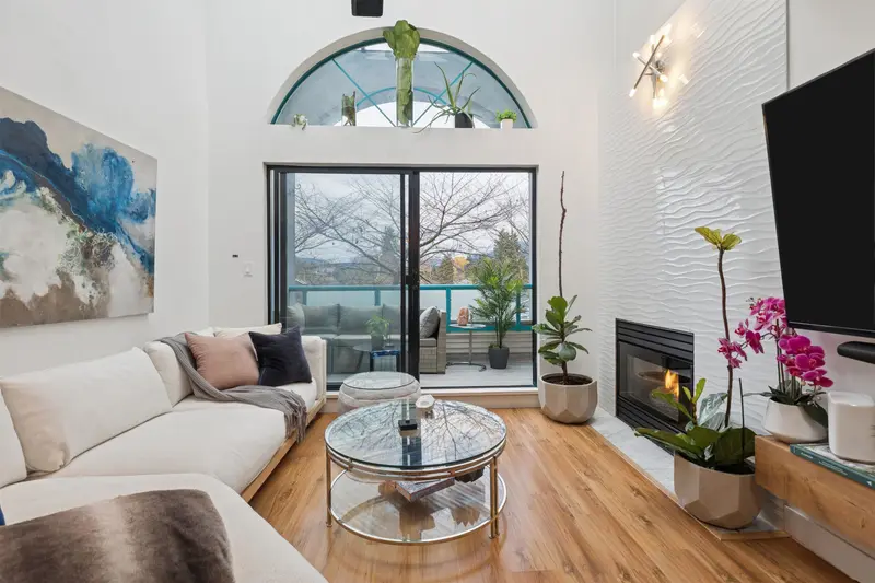 300 1966 COQUITLAM AVENUE - photo 2 of 25