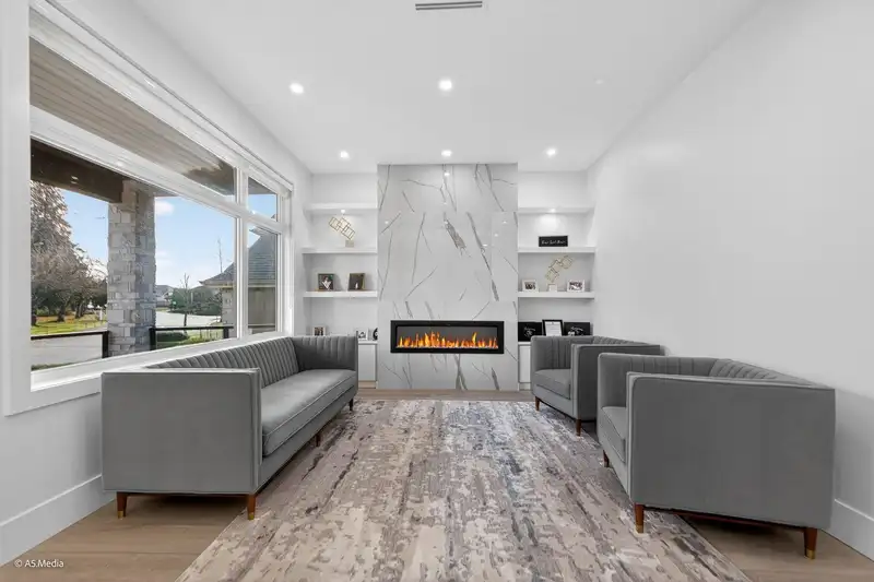 6723 122A STREET - photo 4 of 39