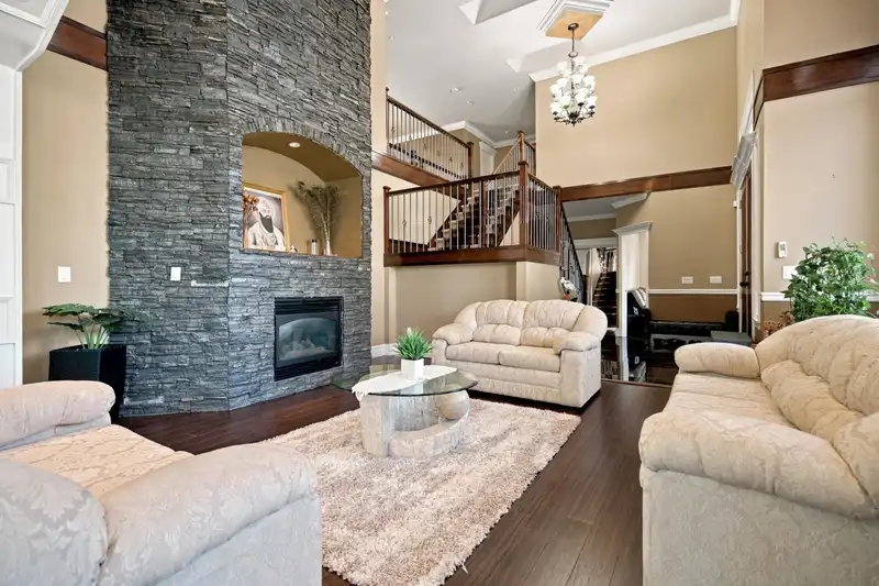 13988 89 AVENUE - photo 2 of 25