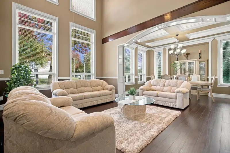 13988 89 AVENUE - photo 3 of 25