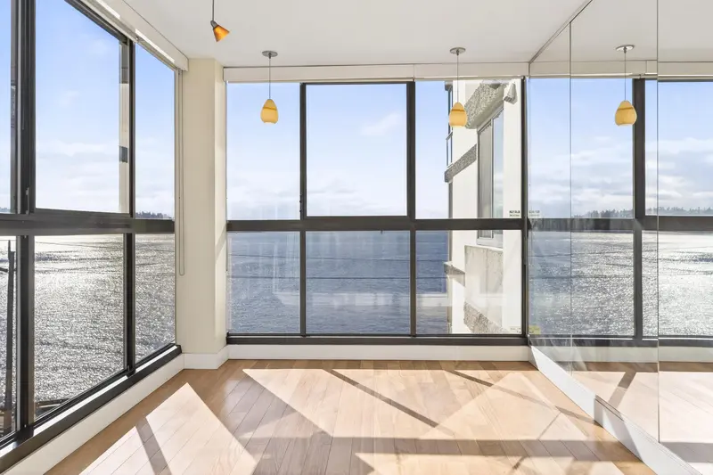 203 2090 ARGYLE AVENUE - photo 2 of 25